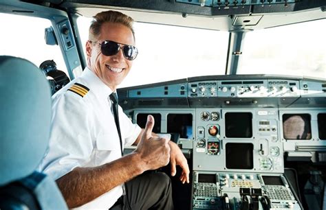 How To Become A Certified Commercial Pilot - Training, Licensing, and ...