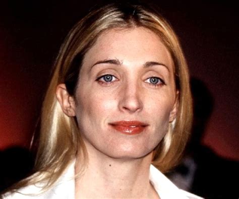 Carolyn Bessette-Kennedy Biography - Facts, Childhood, Family Life & Achievements