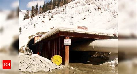 20 rescued from Rohtang Pass after heavy snowfall | Shimla News - Times ...