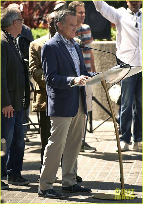 Sarah Michelle Gellar & Robin Williams Film 'Crazy Ones' in L.A.: Photo ...