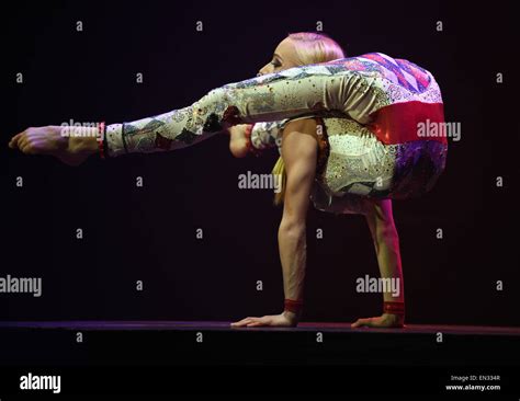 17 year old contortion artist mcknight hi-res stock photography and ...