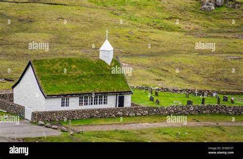 Saksun church and graveyard long shot view Stock Photo - Alamy