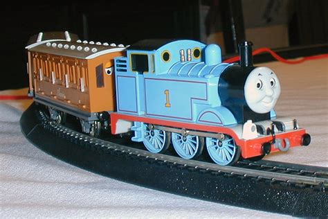 Bachmann Trains THOMAS FRIENDS THOMAS THE TANK ENGINE W/Moving Eyes HO ...