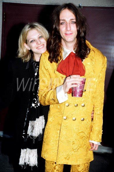 Lala Sloatman and Chris Robinson during 1993 MTV Video Music Awards in... | WireImage | 111171217