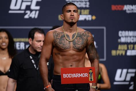 anthony-pettis-ufc-241-weigh-ins | MMA Junkie