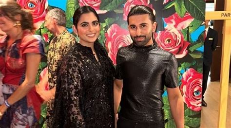 Isha Ambani stuns in black maxi dress for NMACC exhibition, poses with ...