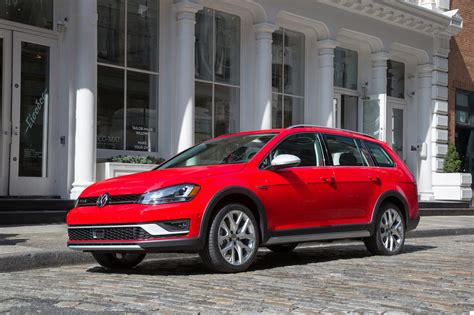 Volkswagen Golf Alltrack claims top honours as AJAC's 2017 Canadian Car of the Year | Golf ...