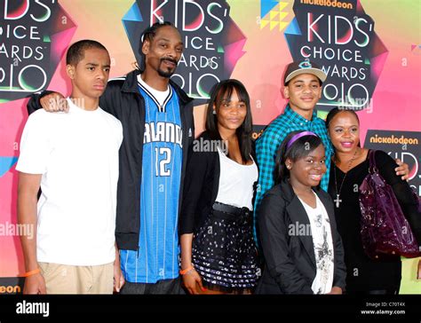 Snoop Dogg and his family Nickelodeon's 23rd Annual Kids' Choice Awards - Arrivals held at UCLA ...