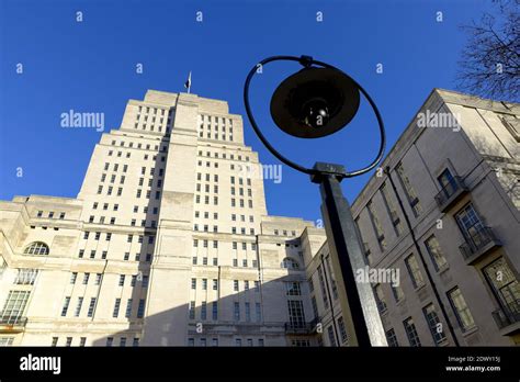 Senate House (Art deco: 1937) University of London, Malet Street, London, England, UK. Art deco ...