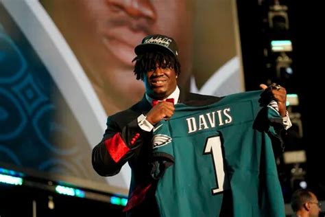 Eagles trade up to draft Jordan Davis, the defensive tackle from ...