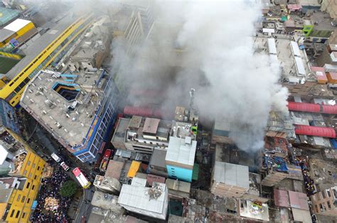 Incendio en Mesa Redonda afectó a unos 30 puestos de galería «La ...