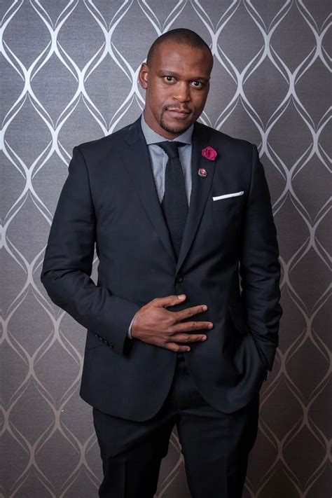 MANDLA GETS BEHIND THE CAMERA! | Daily Sun