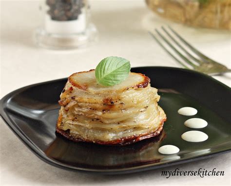 My Diverse Kitchen: Pommes Anna (Potatoes Anna) - French Baked Potatoes