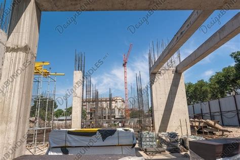 Construction of a new building, concrete frame (963415)