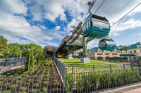 VIDEO: Full Tour of the Disney Skyliner | Gondolas, Stations and Views