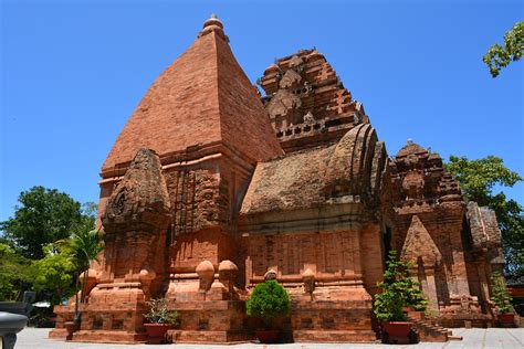 8 Famous Hindu Temples In Vietnam For A Unique Holiday