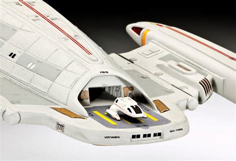 STAR TREK VOYAGER MODEL KIT 1/670 U.S.S. VOYAGER 51 CM - Archonia.com