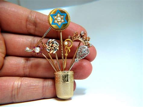 14 Karat Vintage Seamstress Thimble Collection Pin For Sale at 1stDibs