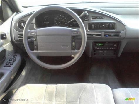 1992 Silver Metallic Ford Taurus GL Sedan #28461891 Photo #5 | GTCarLot.com - Car Color Galleries