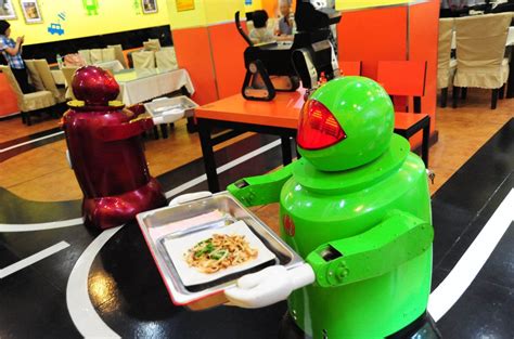 Bistro Uses 18 Kinds Of Robots To Make And Serve Food (PHOTOS) | Food, Serving food, Food technology