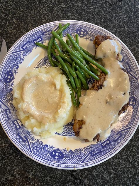 [Homemade] Chicken fried steak, mashed potatoes and gravy, and green ...