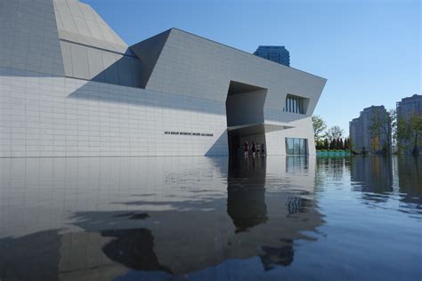 Aga Khan Museum - Crystal