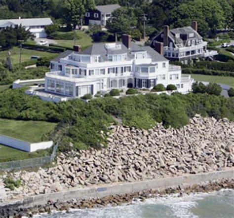 Take A Tour Of Taylor Swift's $23 Million Rhode Island Mansion | ELLE ...