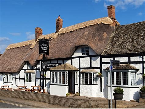 Thatch Gallery – Thatched Tavern Honeybourne