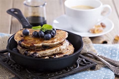 Oat & Fruit Pancakes – Robert Irvine