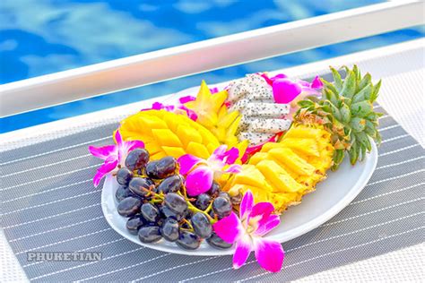 Fruit plate with pineapple, mango, grapes and dragon fruit… | Flickr