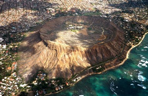 Tourism: Diamond Head Oahu