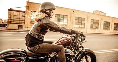 7 Things Women Should Wear On A Harley Davidson Motorcycle - Vascara