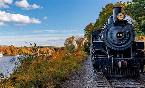 7 best places to see fall foliage in Connecticut