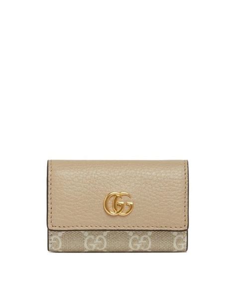 Gucci Logo Plaque Monogrammed Wallet in Natural | Lyst