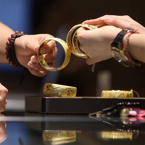 Hong Kong shoppers take a break from gold as prices reach six-year peak amid US-China trade war ...