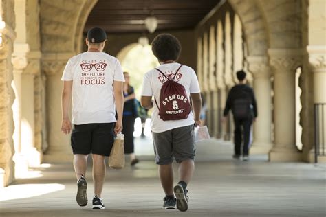 Prospective frosh sample campus life at Stanford University | Stanford News