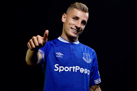 Everton sign defender Digne from Barcelona