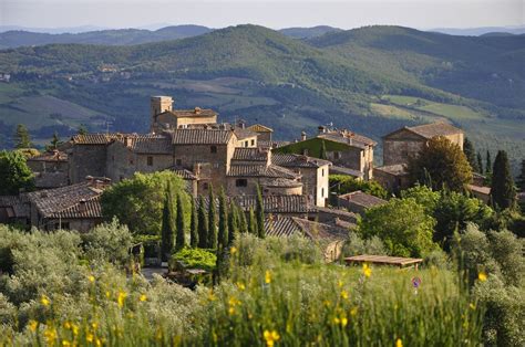 Tour del Chianti alla scoperta di Radda in Chianti, borgo medievale toscano dove assaporare ...