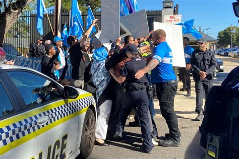 New Adelaide Chinese consulate attracts angry protest after complaints about size, human rights ...