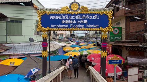 A visit to the Amphawa Floating Market | Travel blog about Southeast Asia: Home is where your Bag is