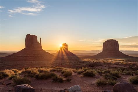 Expose Nature: Sunrise over Monument Valley, Utah [OC] [8649 × 5766]