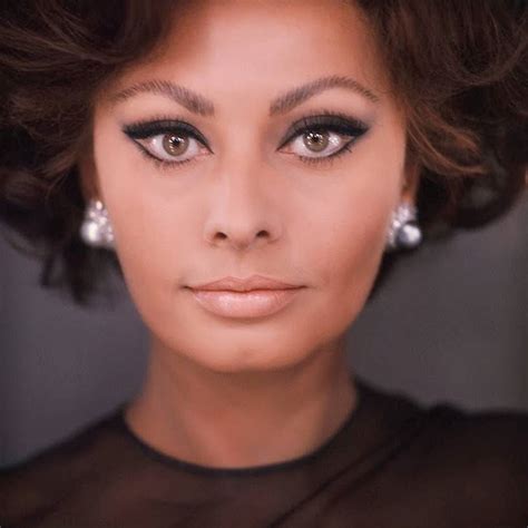 Vintage pic with Italian glamour! Sophia Loren with mismatched earrings by Bvlgari unfocused ...