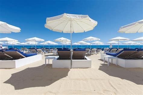 Bagatelle Beach St Tropez guest list & table bookings