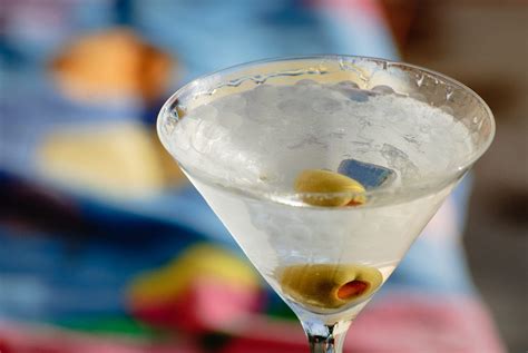 You can't go wrong with this perfect all-in-one Martini recipe ...