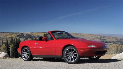 Mazda Miata/MX5 (1st gen - NA) Sights & Sounds - Beauty, Exhaust, Fly-by - YouTube