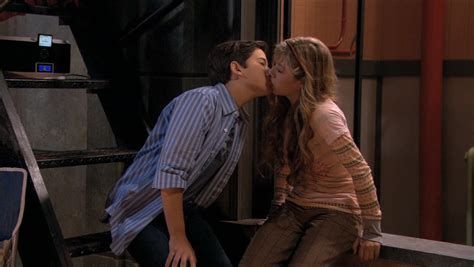 seddie kiss - iCarly Screenshot | Icarly and victorious, Icarly ...