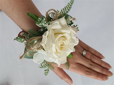 Corsages And Boutonnieres For Wedding