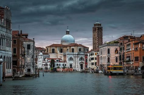 Premium Photo | Grand canal at night in venice italy