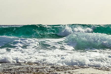 Royalty-Free photo: Ocean waves | PickPik