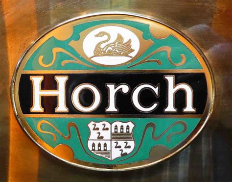 =Logo vom Horch 12, gesehen im August Horch Museum Zwickau, Juli 2016. - Fahrzeugbilder.de